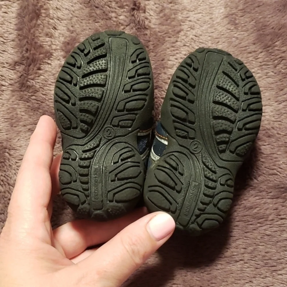 Little boys tennis shoes‎
